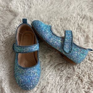 Girls Fancy Blue Shiny Dress shoes Size 9